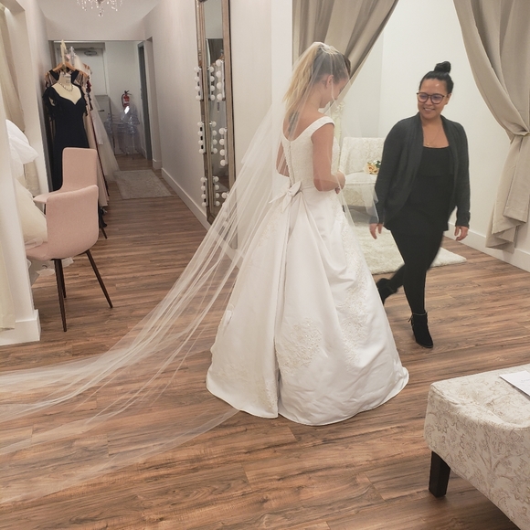 Wedding dress - Picture 4 of 7